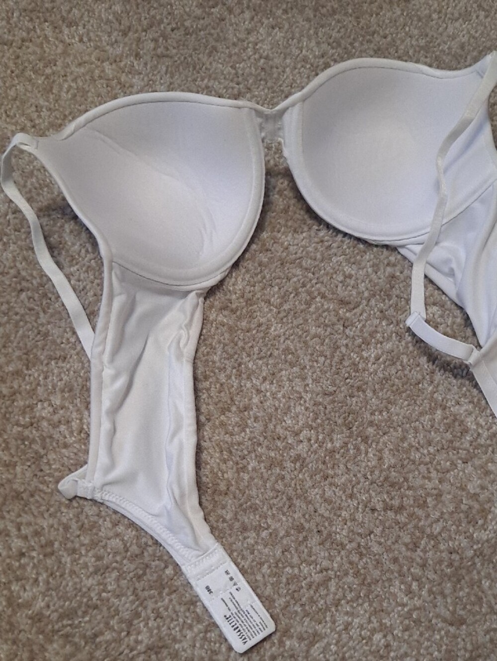 vassarette Black and White Convertible T-Shirt Bras Duo - Picture 4 of 14